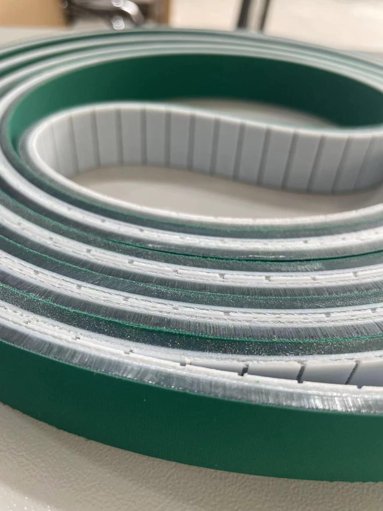 選擇同步帶生產(chǎn)廠家的關(guān)鍵因素：品質(zhì)、價格與服務(wù)